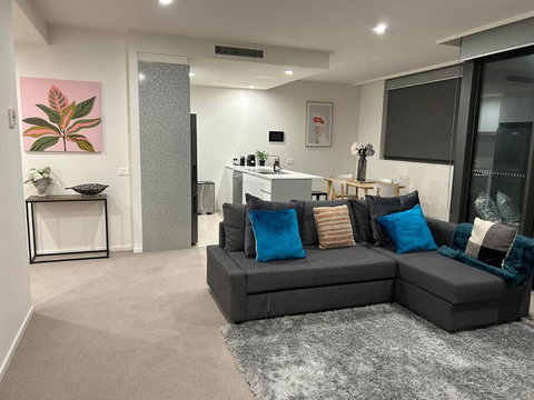 Plush Apartment On Mort - Accommodation BNB 0
