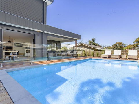 Pool And Spa - 300m Walk To Beach - Accommodation BNB 0