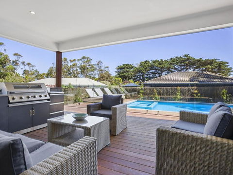 Pool And Spa - 300m Walk To Beach - Accommodation BNB 1