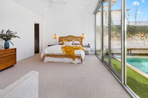 Poolside Paradise Mount Eliza - Accommodation BNB 3
