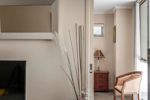 Quiet Apartment In Braddon ACT - Accommodation BNB 1