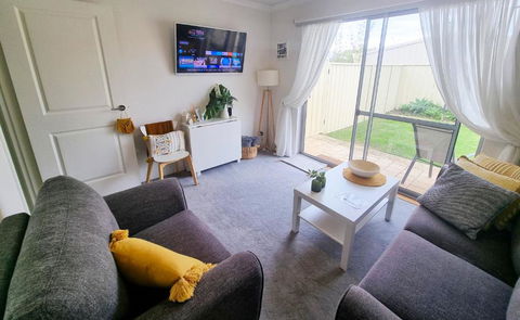 Queen Bed Apartment- No Sharing, Your Very Own Space - Accommodation BNB 1