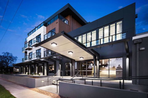 Quality Hotel Lakeside - Accommodation BNB 1