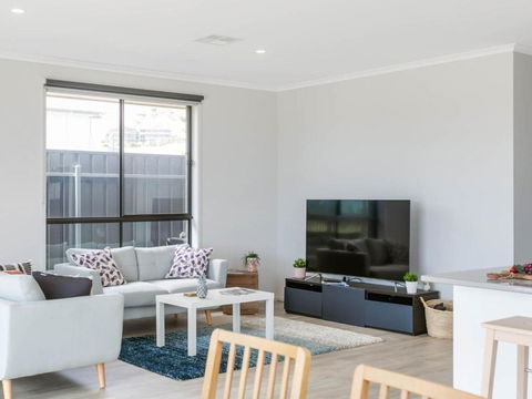 Putters Paradise 25-30 Troon Drive - Accommodation BNB 1