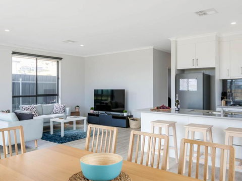 Putters Paradise 25-30 Troon Drive - Accommodation BNB 2