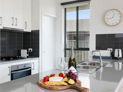 Putters Paradise 25-30 Troon Drive - Accommodation BNB 3