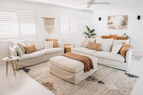 Prime Location With Pool - Walk To Coolum Beach - Accommodation BNB 1
