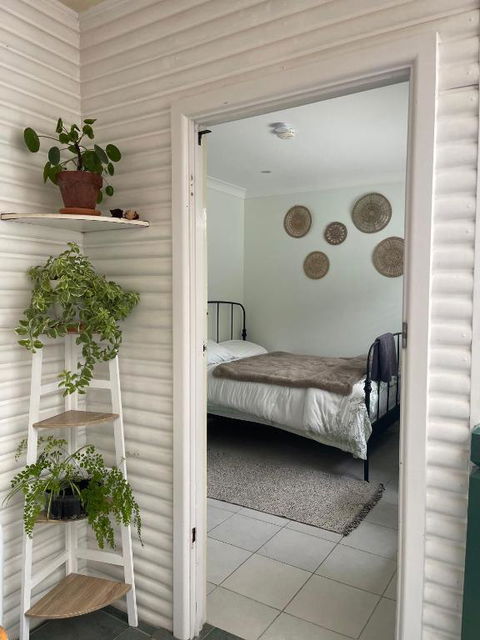 Private Bath Garden View Guest Room Pet Friendly - Accommodation BNB 2