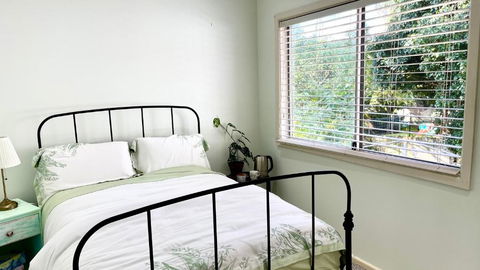 Private Bath Garden View Guest Room Pet Friendly - Accommodation BNB 0