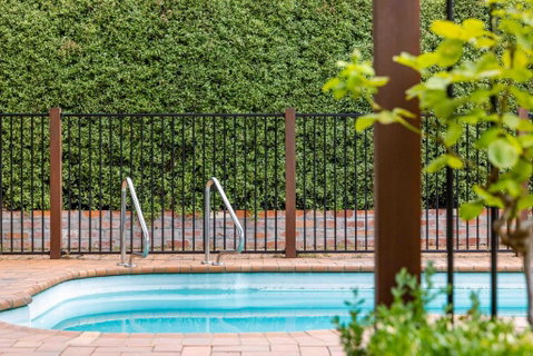 Private Pool Retreat In Watson - Accommodation BNB 0