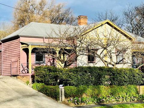 Quarryman Cottage @ 102 - Accommodation BNB 0