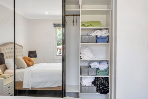 Quiet Elevated Serene Home (Top) - Accommodation BNB 3