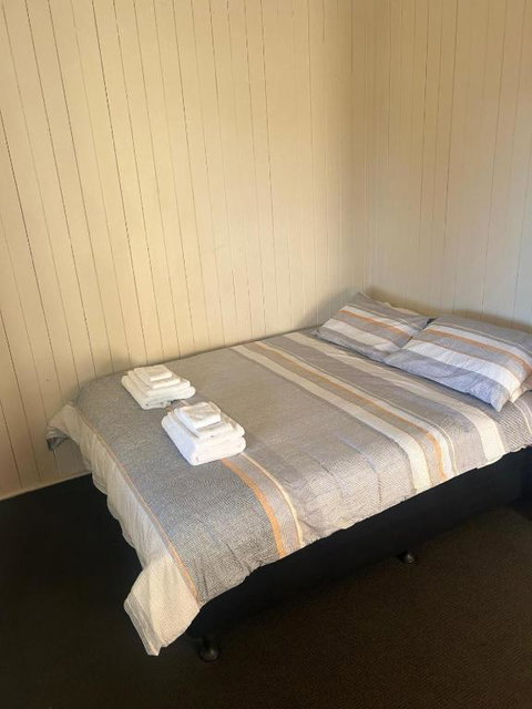 Railway Hotel - Accommodation BNB 1