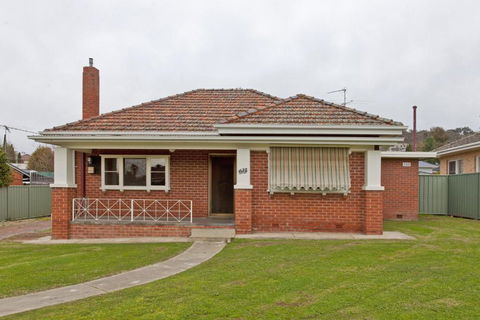 Red Brick Beauty - Central Cottage - Accommodation BNB 0