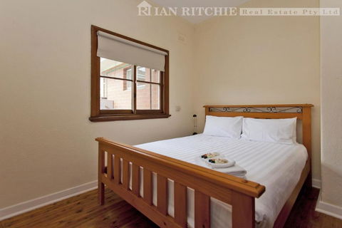 Red Brick Beauty - Central Cottage - Accommodation BNB 2