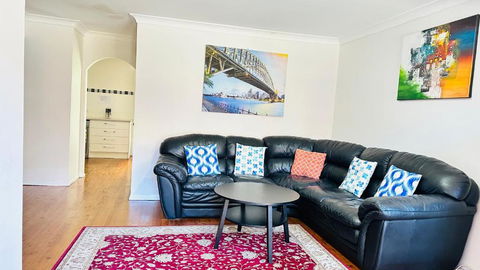 Quiet Family Townhouse In Wollongong CBD - Accommodation BNB 0