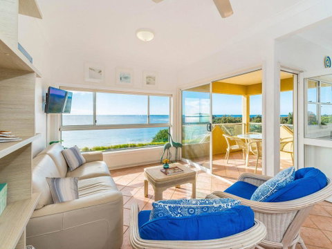 Avalon 1 - Overlooking Beautiful Convent Beach - Accommodation BNB 3
