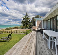 Azure Absolute Beachfront - Pet Friendly - Accommodation BNB