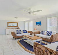 Azure Waters - perfectly positioned with ocean views - Accommodation BNB