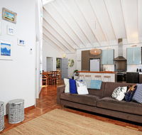 Balena  Culburra - Pet Friendly - 1 Min Walk to Beach - Accommodation BNB