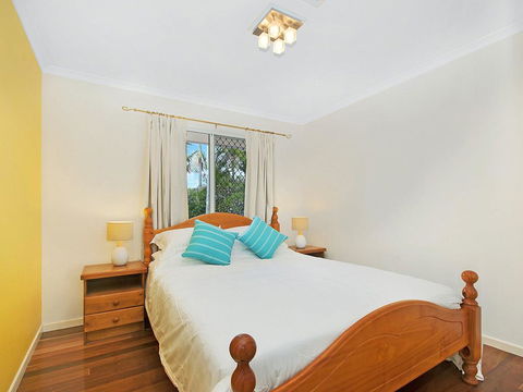 Balyarta 38 - 4 BDRM Canal Home With Pool - Accommodation BNB 2