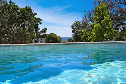 Barefoot Bungalow - Castaways Beach - Accommodation BNB 2