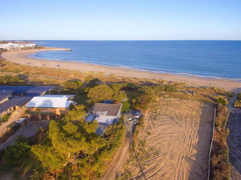 Beach Cottage In The Heart Of Mandurah - Accommodation BNB 0