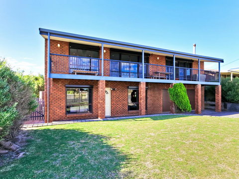 Beach House At Moana - Accommodation BNB 1