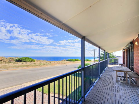 Beach House At Moana - Accommodation BNB 0
