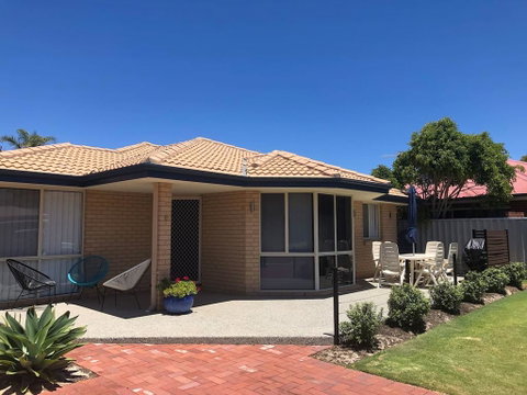 Beach House By The Bay - Accommodation BNB 0