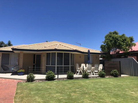 Beach House By The Bay - Accommodation BNB 1