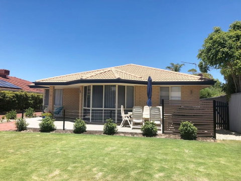 Beach House By The Bay - Accommodation BNB 2