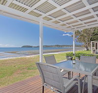 Beached Inn' 93 Foreshore Drive - Spacious beach front house - Accommodation BNB
