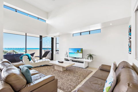 Beaches On Maroochy 1 Beach Parade - Accommodation BNB 0