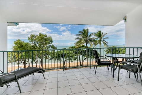 Beachfront Apartments On Trinity Beach - Accommodation BNB 2
