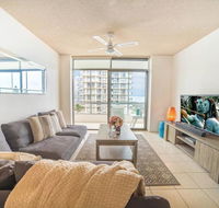 Beachfront Retro Apartment In Surfers Paradise - Accommodation BNB
