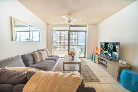 Beachfront Retro Apartment In Surfers Paradise - Accommodation BNB 0