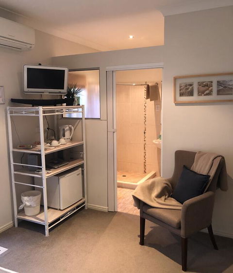 Beachhouse Bed And Breakfast - Accommodation BNB 3