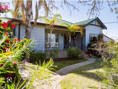 Red Steps - Family & Pet Friendly - Accommodation BNB 0