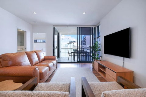 Regatta Hideaway - A Breezy Balcony Residence - Accommodation BNB 0