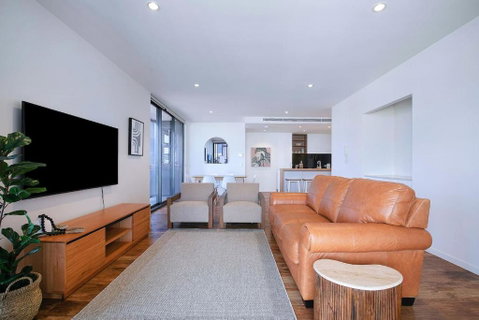 Regatta Hideaway - A Breezy Balcony Residence - Accommodation BNB 3
