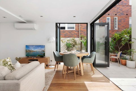 Relaxed Beachside Townhouse - Accommodation BNB 1