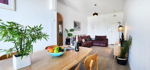 Relaxed Coastal Living With Fantastic Sea Views - Accommodation BNB 2