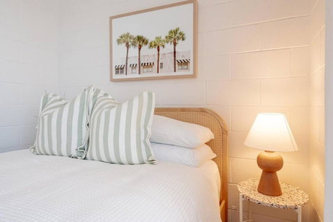 Renovated Apartment With Ocean Views - Accommodation BNB 3