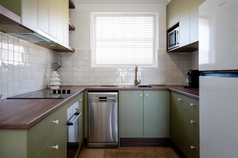 Renovated Apartment With Ocean Views - Accommodation BNB 2
