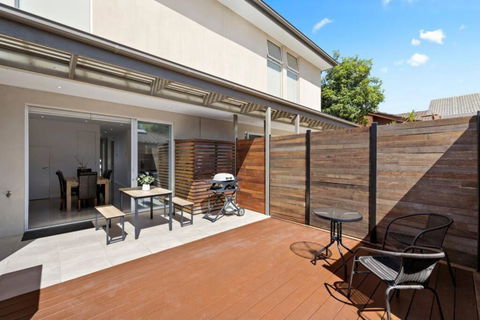 Renovated Bright Modern Retreat - Accommodation BNB 3