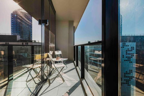 Resort Lifestyle Urban Apt - Pool, Gym, Sauna - Accommodation BNB 1
