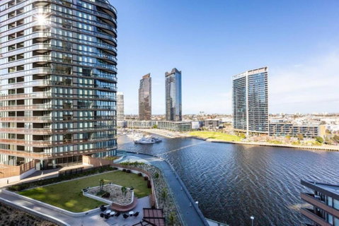 Resort-style Docklands Riverview Stay With Parking - Accommodation BNB 0