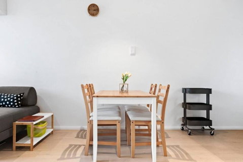 Resort-style Docklands Riverview Stay With Parking - Accommodation BNB 3