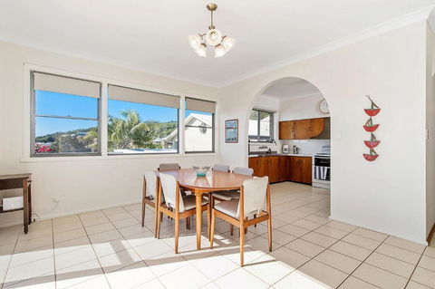 Retro Beach House - Accommodation BNB 3